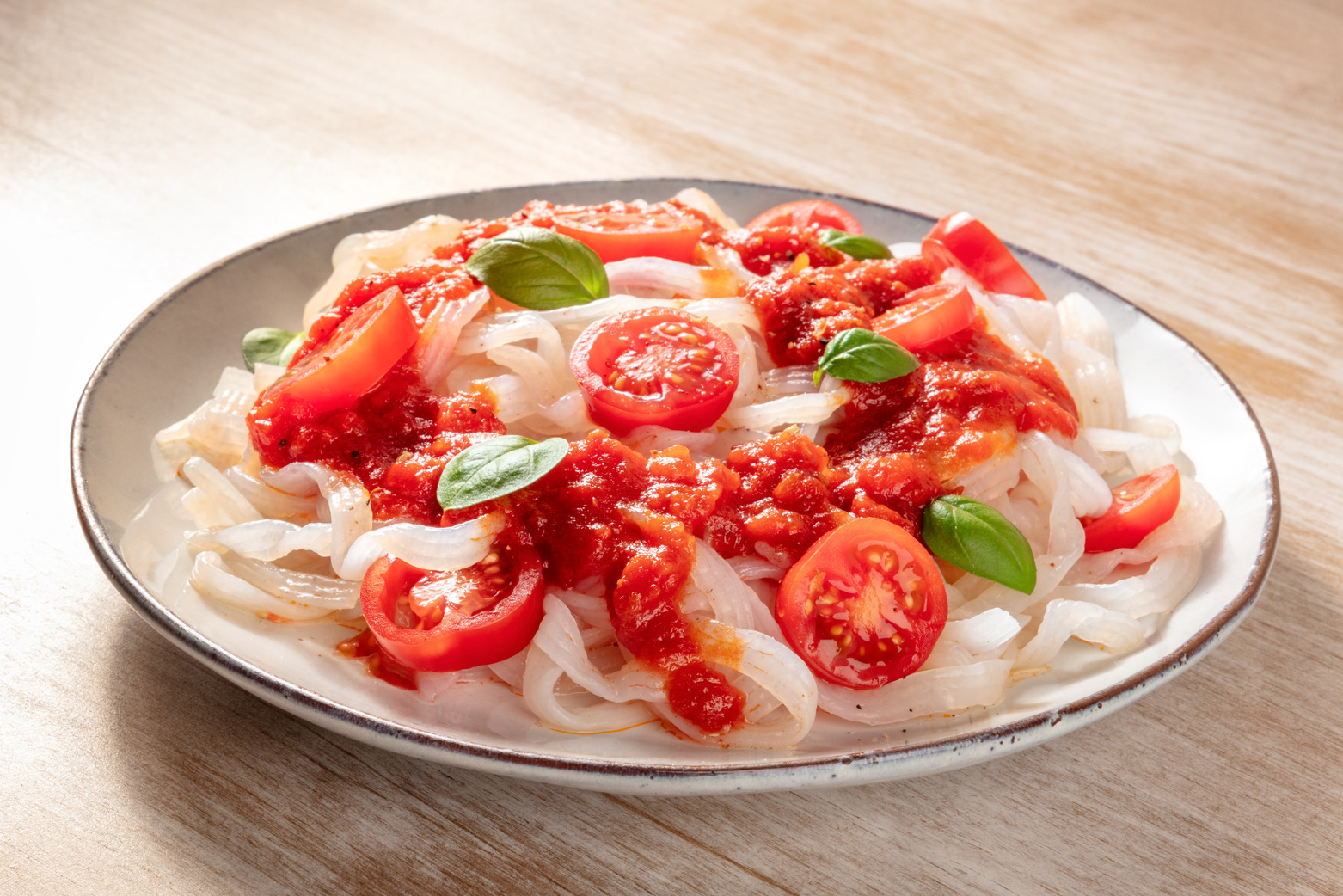 Konjac pasta with tomato sauce