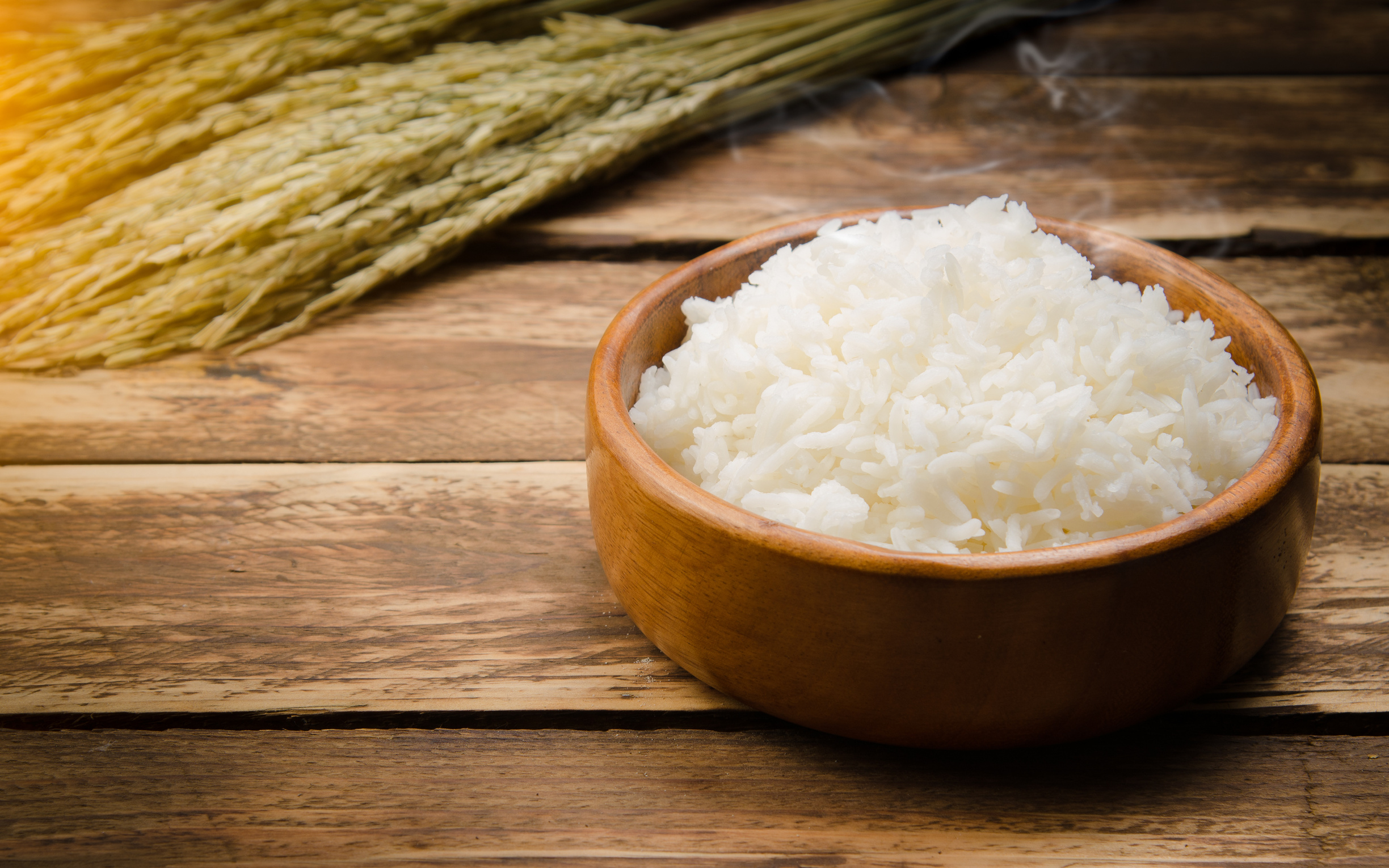 Cooked rice and paddy rice on wood